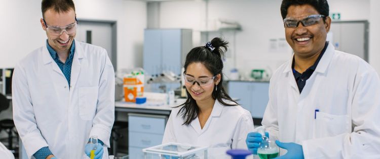 PGR students in lab FSN