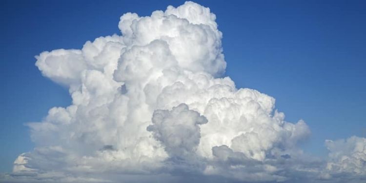 Cumulus cloud in blue sky
