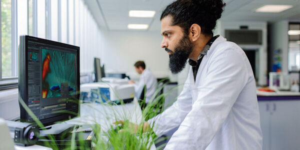 pgr student in lab